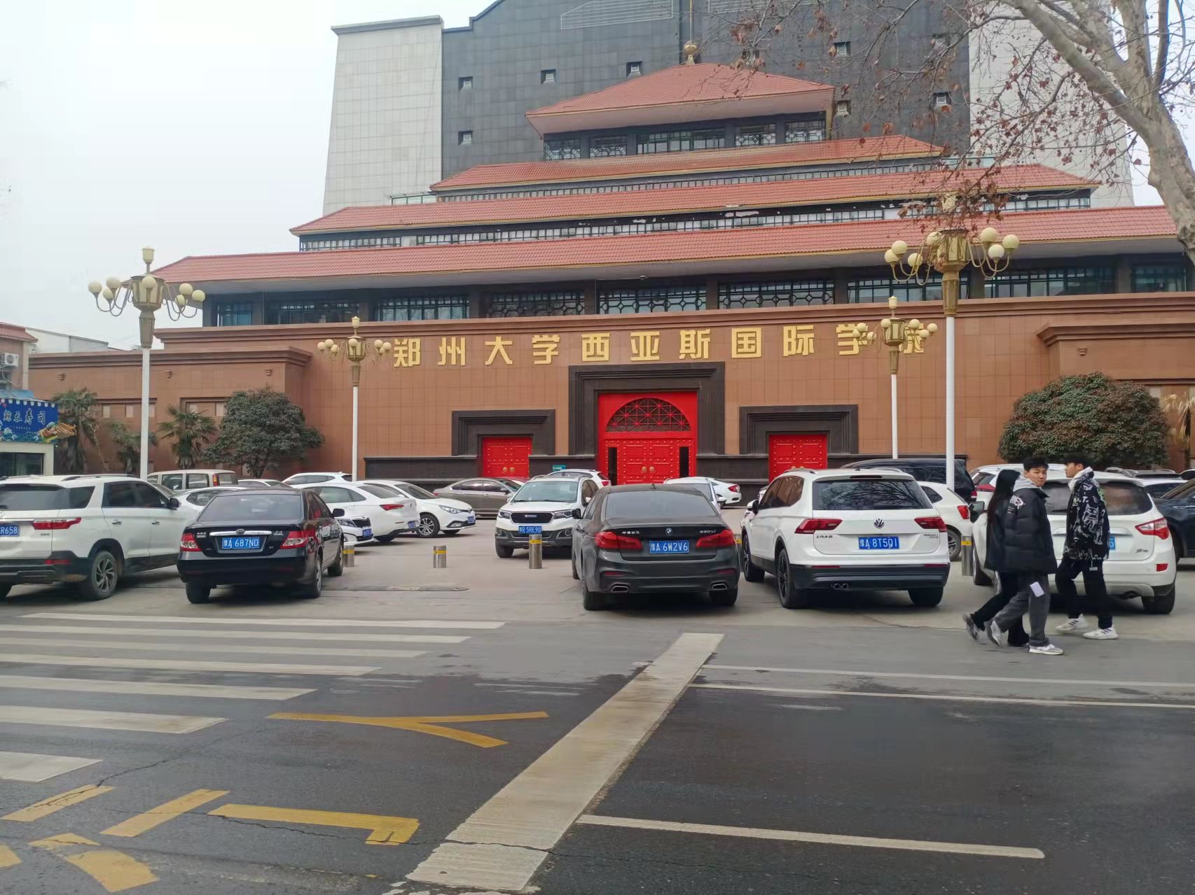 恭喜鄭州陳總，也恭喜正宗麥多餡餅正式入駐貴族學校鄭州西亞斯大學(圖3)